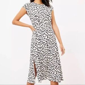 Loft Leopard Print Flutter Sleeve Midi Dress‎